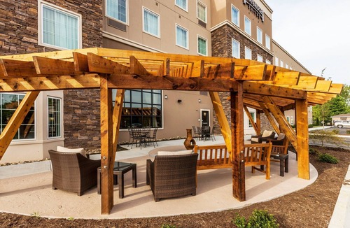 Farragut Apartment | Accessible Studio w/Free Breakfast + Outdoor Pool