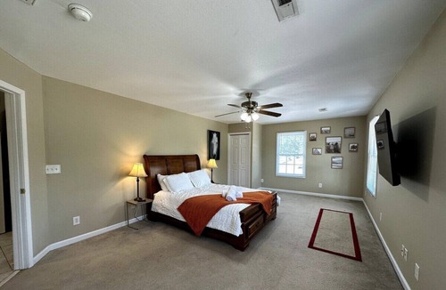 West Meade Apartment | Ace Condo w/ Hot Tub | Only 15 mins to Broadway!