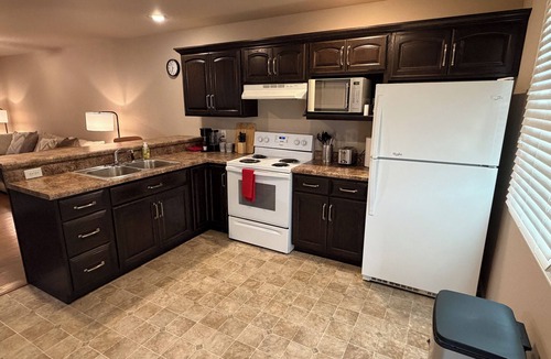 Mount Carmel House | ACE STAYS: Modern 1 BR Townhouse in Mt Carmel