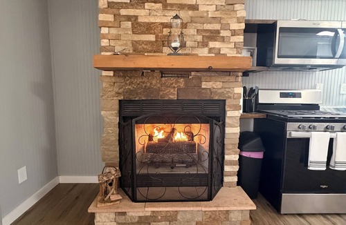 Monteagle House | Adorable 1-bedroom tiny home with AC and fire place in charming Monteagle