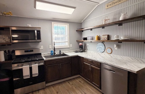 Monteagle House | Adorable 1-bedroom tiny home with AC and fire place in charming Monteagle