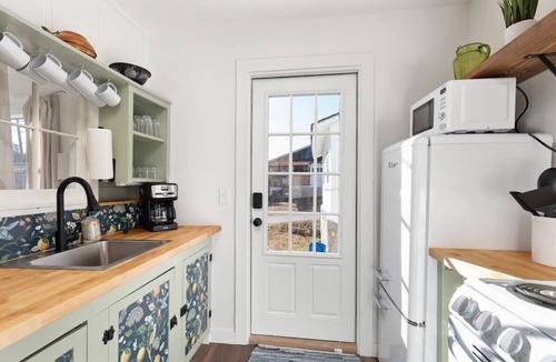 Rockaway Beach House | Adorable Lakefront Cottage - Rockaway Beach