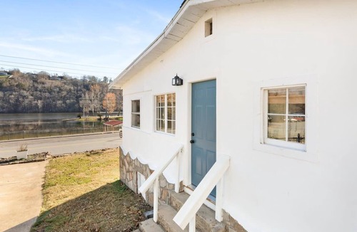 Rockaway Beach House | Adorable Lakefront Cottage - Rockaway Beach