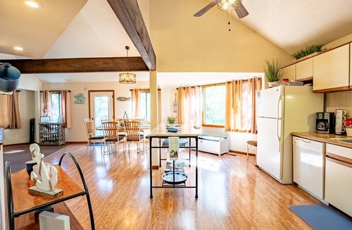 Osage Beach Villa | Adventure Awaits, Charming Treetop Villa Escape in Osage Beach with Boat slip