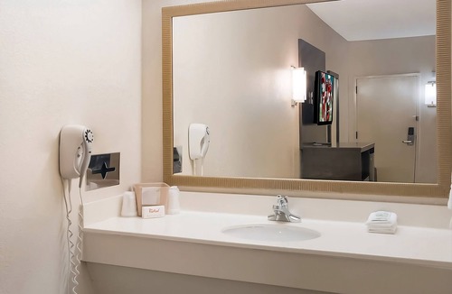 Tupelo Hotel | Affordable Comfort | Close to Tupelo Regional Airport | Free Parking & Breakfast