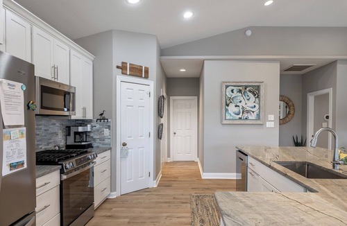 Emerald Isle House | Ain't In No Hurry Today (Formerly, Dolphin's Lullaby), Oceanside House in Emeral