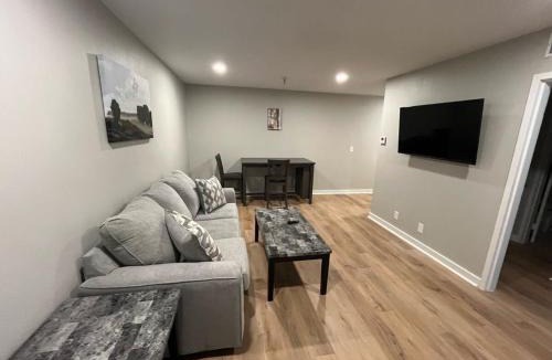 South Central Omaha Apartment | Aksarben Area-Near I80 & UNO