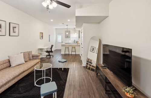 Clarksville Apartment | Alto Q7 I Modern New Construction 2Bd Apartment