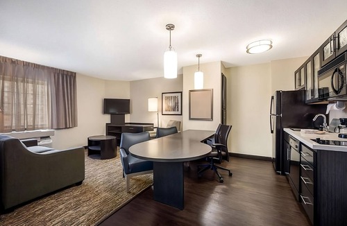 North Mountain Hotel | Always a Great Idea To Unwind! Pets Allowed, Pool, Near Heard Museum