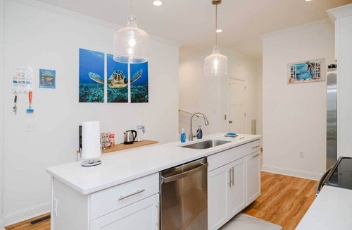 McCutcheon Field House | Amazing Ocean & Bay Views, 2 King Suites, & Pool!