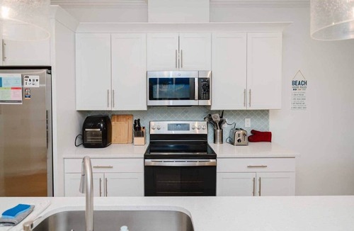 McCutcheon Field House | Amazing Ocean & Bay Views, 2 King Suites, & Pool!