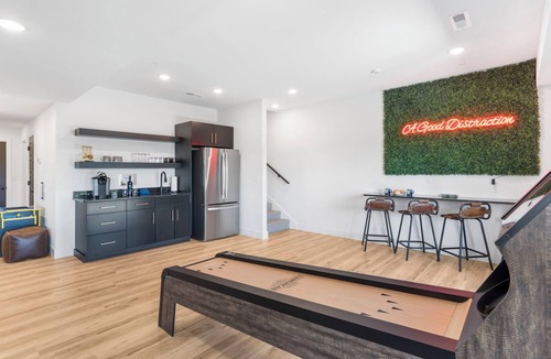 Hollister House | Amazing Views of Table Rock, Pvt Hot Tub, Theatre Room, Free Daily Tickets to Branson Attractions!