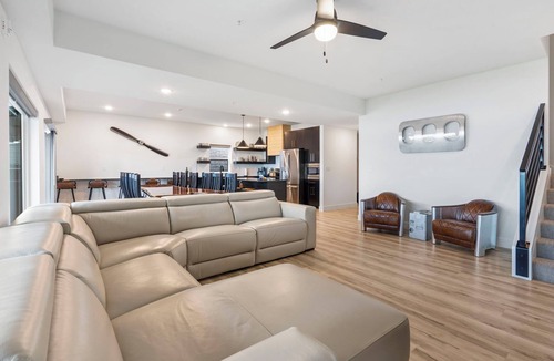 Hollister House | Amazing Views of Table Rock, Pvt Hot Tub, Theatre Room, Free Daily Tickets to Branson Attractions!