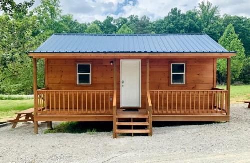 Jamestown House | Amazing Wooden Cabin Close to Great Hiking Trails in Jamestown, Tennessee