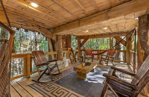 Rogers Cabin | Amazonia- Pet Friendly, Firepit, Outdoor Shower