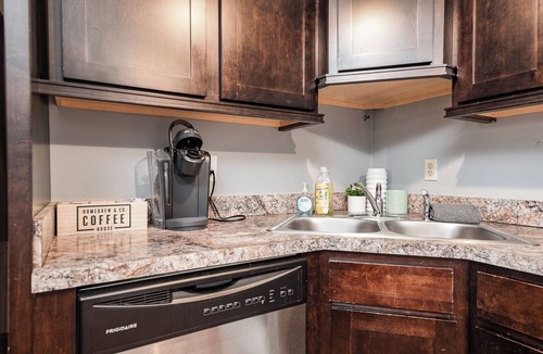 Jeffersonville Apartment | American Pharoah Twin Spires Suite