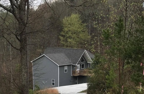 La Follette House | American Spirit: Best location! Double Deck Dock w/slide; Hot Tub; Quiet Cove