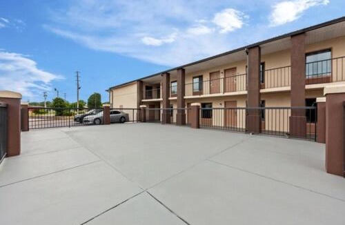 Brownsville Hotel | Americas Best Value Inn Brownsville West