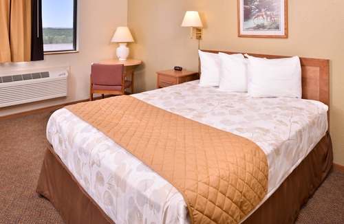 Missouri Valley Hotel | Americas Best Value Inn Missouri Valley
