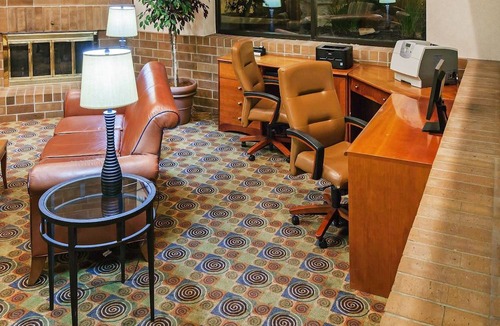Omaha Hotel | AmericInn by Wyndham Omaha