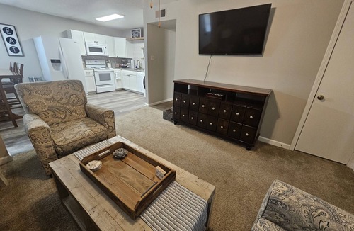 Ellendale House | Amy's Country Cottage 3BR/2BA