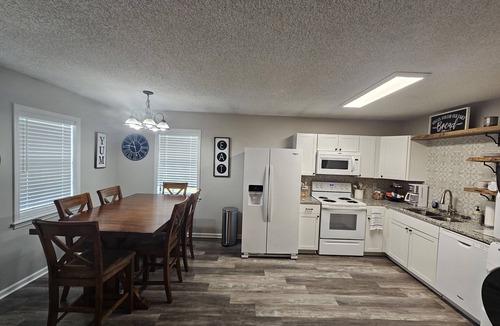 Ellendale House | Amy's Country Cottage 3BR/2BA