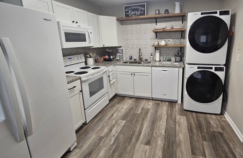 Ellendale House | Amy's Country Cottage 3BR/2BA