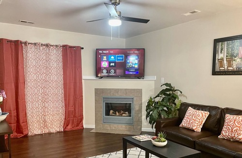 Jacksonville House | Anchor to a five star experience to this entire townhouse a hidden jewel of Jax.