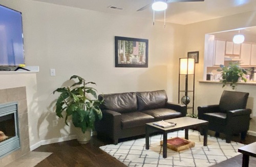 Jacksonville House | Anchor to a five star experience to this entire townhouse a hidden jewel of Jax.