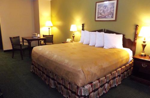 Branson Theater District Hotel | Angel Inn Near IMAX, a Travelodge by Wyndham