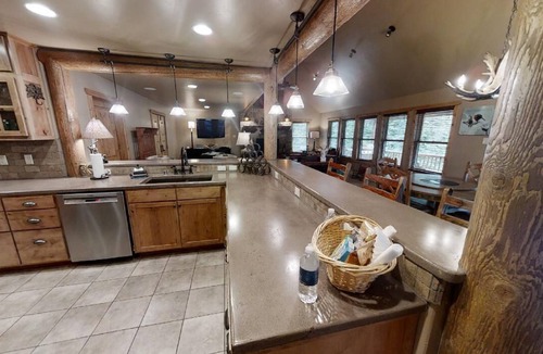 Taos Ski Valley House | Antlers Riverside Lodge - Upper Valley - New Property - Pet Friendly - Jacuzzi -