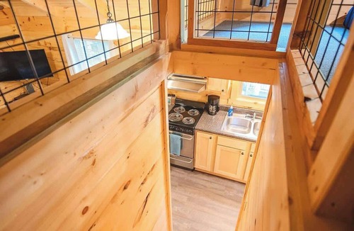Chattanooga Cabin | Apollonie Cabin Private Spa at Lookout Mountain