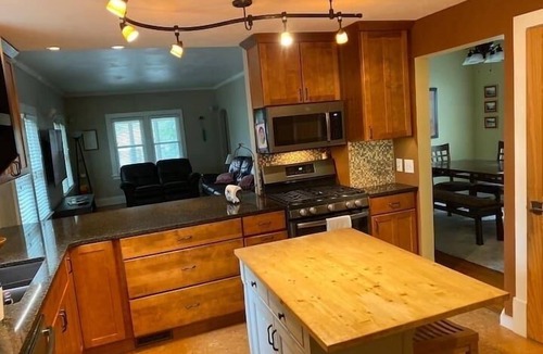 Southeast Omaha House | Arbor Hill-Renovated Bungalow-Midtown location close to everything