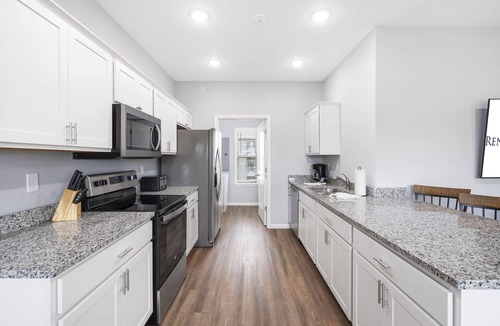 Branson West Condo | Arcade, Hot Tub, Deck Area, Free Tickets, Bright Upgraded Decor-Ledgestone Golf OnSite!
