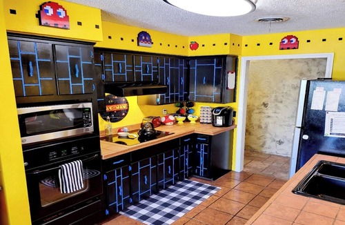 Amarillo House | Arcade House Sleeps 16+ Family Fun Retreat Pet Friendly Mini Golf All Games FREE