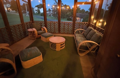 St. Louis House | Art Deco Oasis - Pool Table, bar, fire pit, TV’s