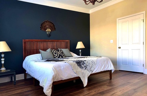 Cowan House | Artsy 1st floor pet-friendly ensuite king in historic railroad inn & town.