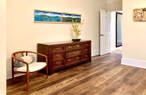 Cowan House | Artsy pet-friendly queen room/historic railroad inn & town.