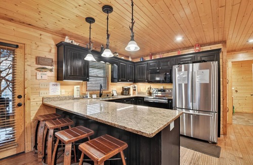 Copperhill Cabin | Astounding River View - Peaceful Seclusion, Hot Tub Soaks, Games & Fireside Sips