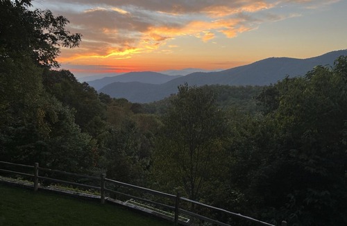Cranberry Falls Cabin | Awesome mountain escape with long range Mountain views with stunning sunsets!