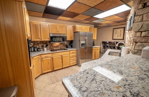 Big Cedars House | Barnwood Beauty: Sleeps up to 30 Guests!