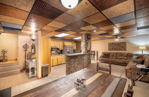 Big Cedars House | Barnwood Beauty: Sleeps up to 30 Guests!