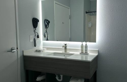 Bridgeport Hotel | Baymont by Wyndham Louisville Southwest
