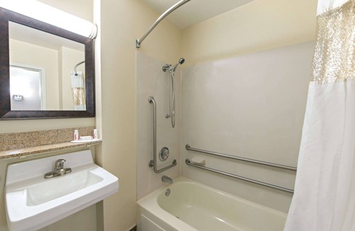 Buechel Hotel | Baymont by Wyndham Louisville East