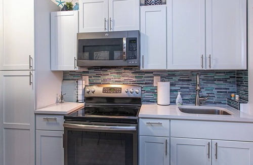 Clarksville Apartment | Beach Vibe 2 Miles to Whiskey Row Main Street Louisville Bourbon City Museum Row