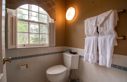 Harrodsburg Hotel | Beaumont Inn