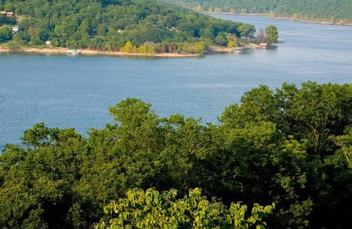Kimberling City Apartment | Beautiful 1 bedroom unit at resort, sleeps 4