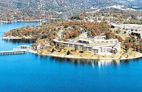 Kimberling City Apartment | Beautiful 1 bedroom unit at resort, sleeps 4
