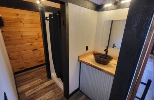 Ray County Cabin | Beautiful 1-bedroom Cabin #3 with AC overlooking swim pond