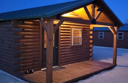 Ray County Cabin | Beautiful 1-bedroom Cabin #4 with AC overlooking swim pond
